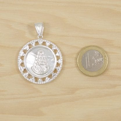 Colgante Medalla Virgen del Rocio con Nácar de Plata de Ley 925